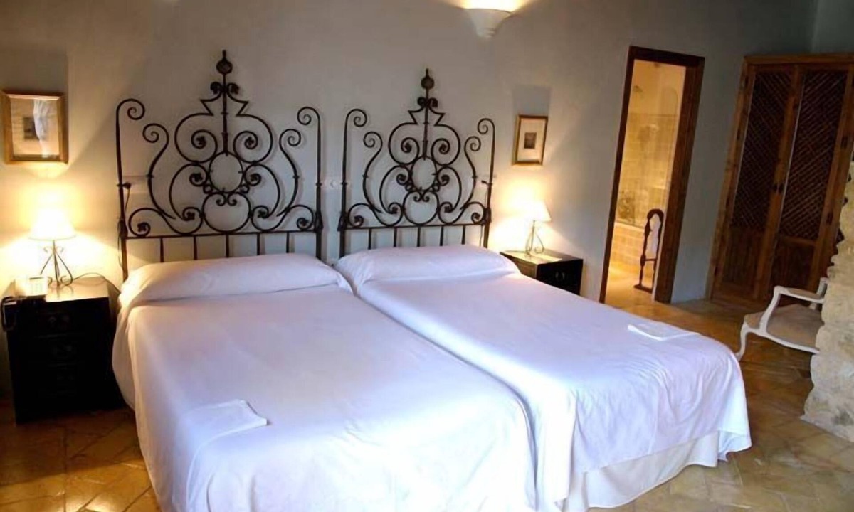 Osuna Hostel | La Hospederia Del Monasterio