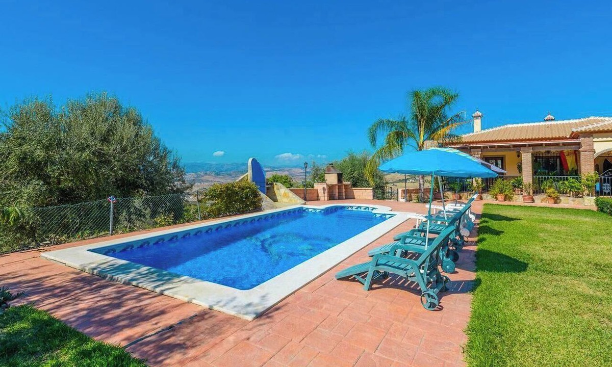 Alcaucin Villa | La Meica Alcaucín by Ruralidays