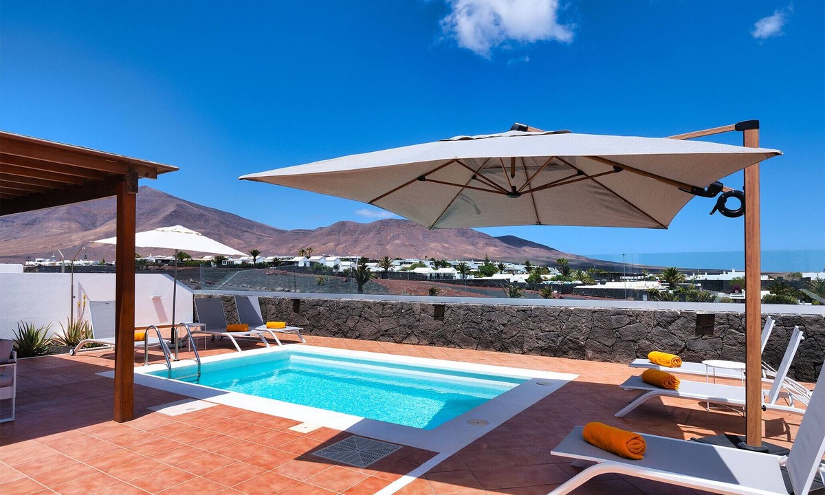Playa Blanca Ski Chalet | Lanzarote Paradise - Pool, AACC and BBQ By LVH