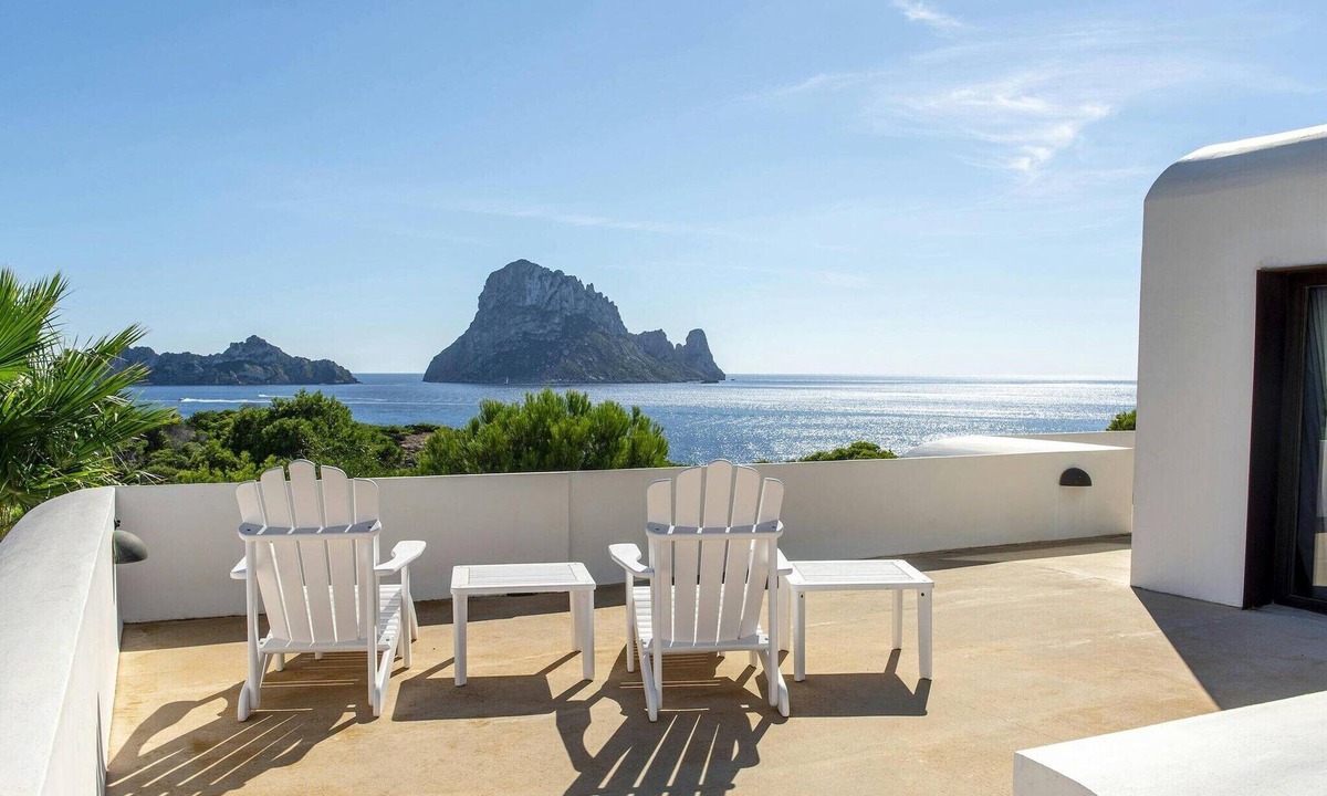 Sant Josep de sa Talaia Villa | Lavish villa overlooking Es Vedra
