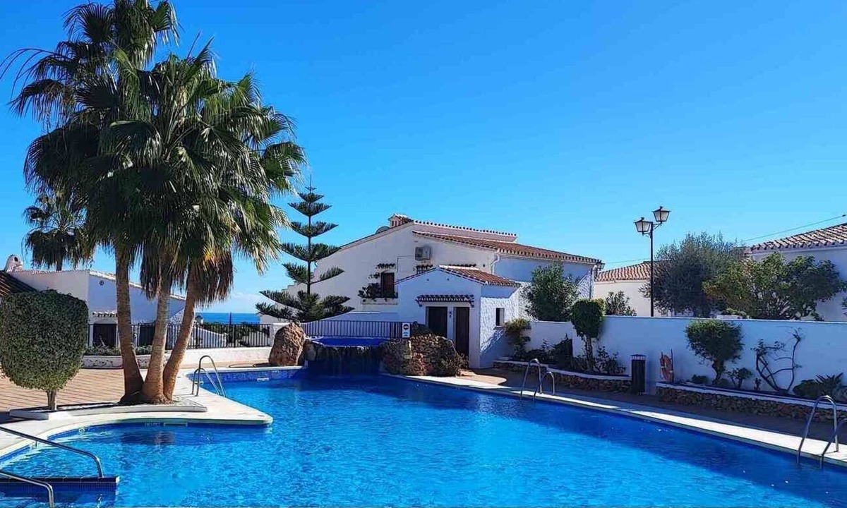 Nerja Hotel | Leo's Smile House by VG
