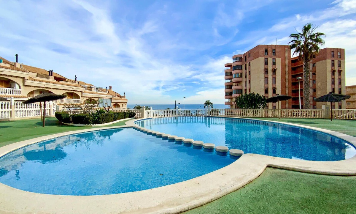 Els Arenals del Sol House | Look forward to vacationing in this vacation home with spectacular sea views!