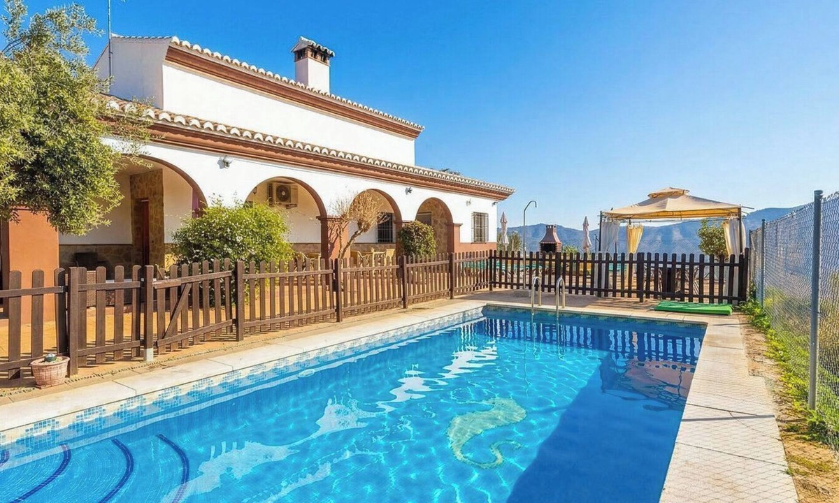 Totalan Villa | Los Hidalgos de Totalán by Ruralidays