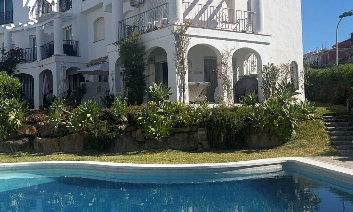 Castillo de Sabinillas Villa | Lovely 3 bed 3 bath end villa with pool and beautiful port in Duquesa