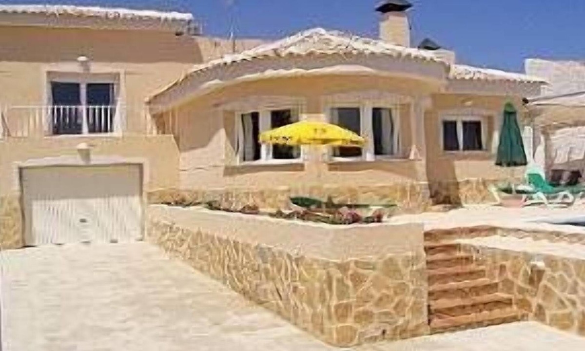 Quesada Villa | Lovely 3 Bed Villa With Private Pool and Free Wifi