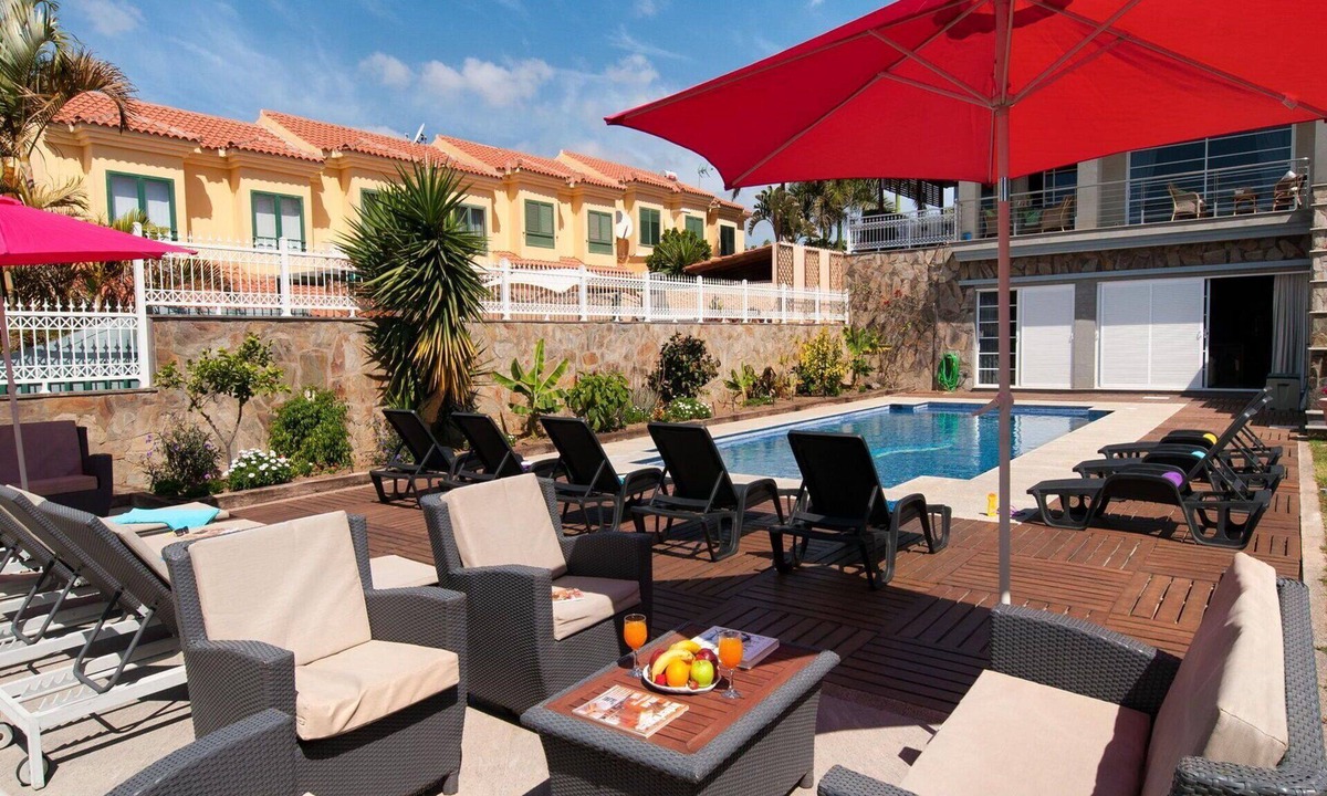 Sonnenland House | Lovely apartment in villa for 10 guests with private pool, WIFI, TV and patio