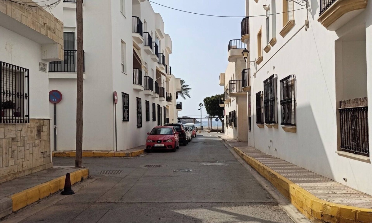 Carboneras Apartment | Lugar Barquicos offers a perfect stay, centrally located a few meters from the beach.