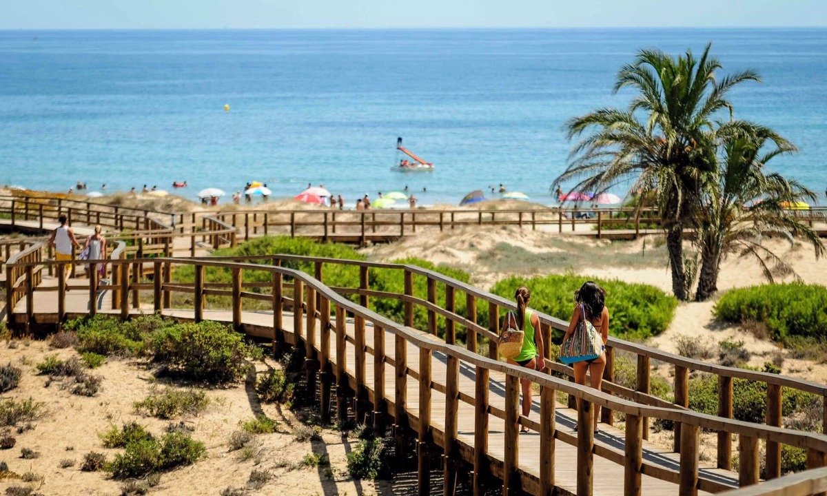 Els Arenals del Sol Apartment | Luxurious 2-bedroom Apartment in Arenals del Sol With Pool and Sea Views