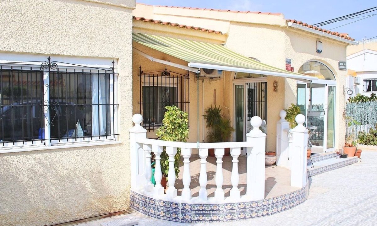 San Fulgencio Villa | Luxury Detached Villa Near Ameniti with Private Terrace, Wi-Fi and Air Conditioning