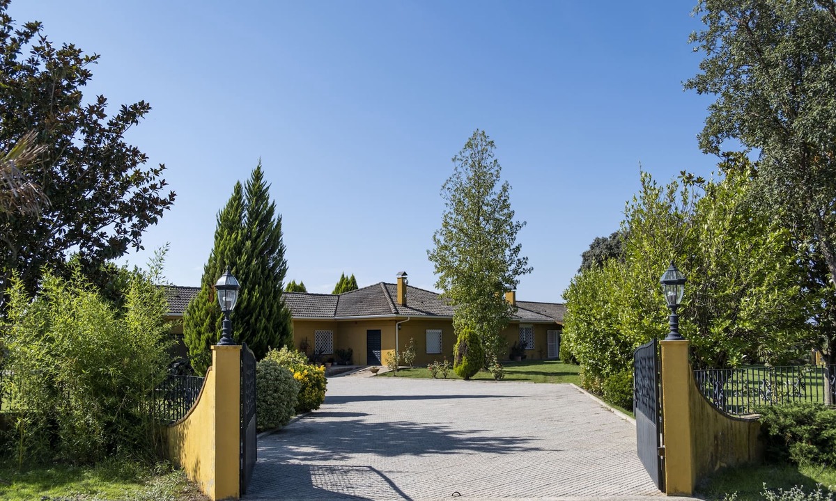 Velada House | Luxury Finca in Gredos, Horse Riding, Tennis, Soccer, Fishing,