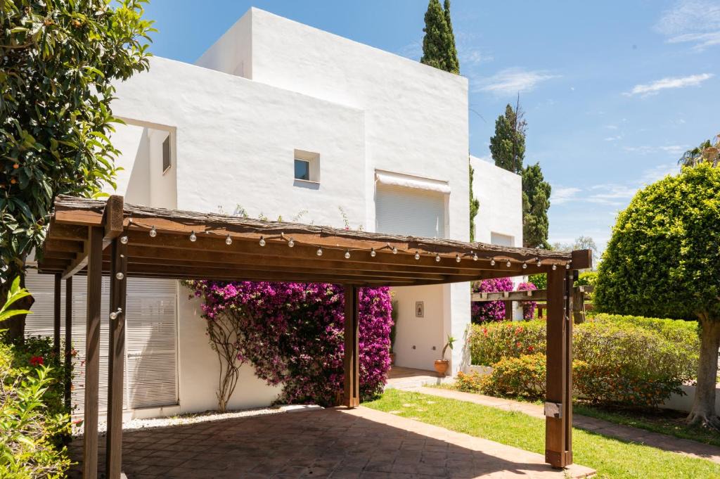 Guadalmina House | Luxury Golf Beach Villa in Guadalmina Baja Pool