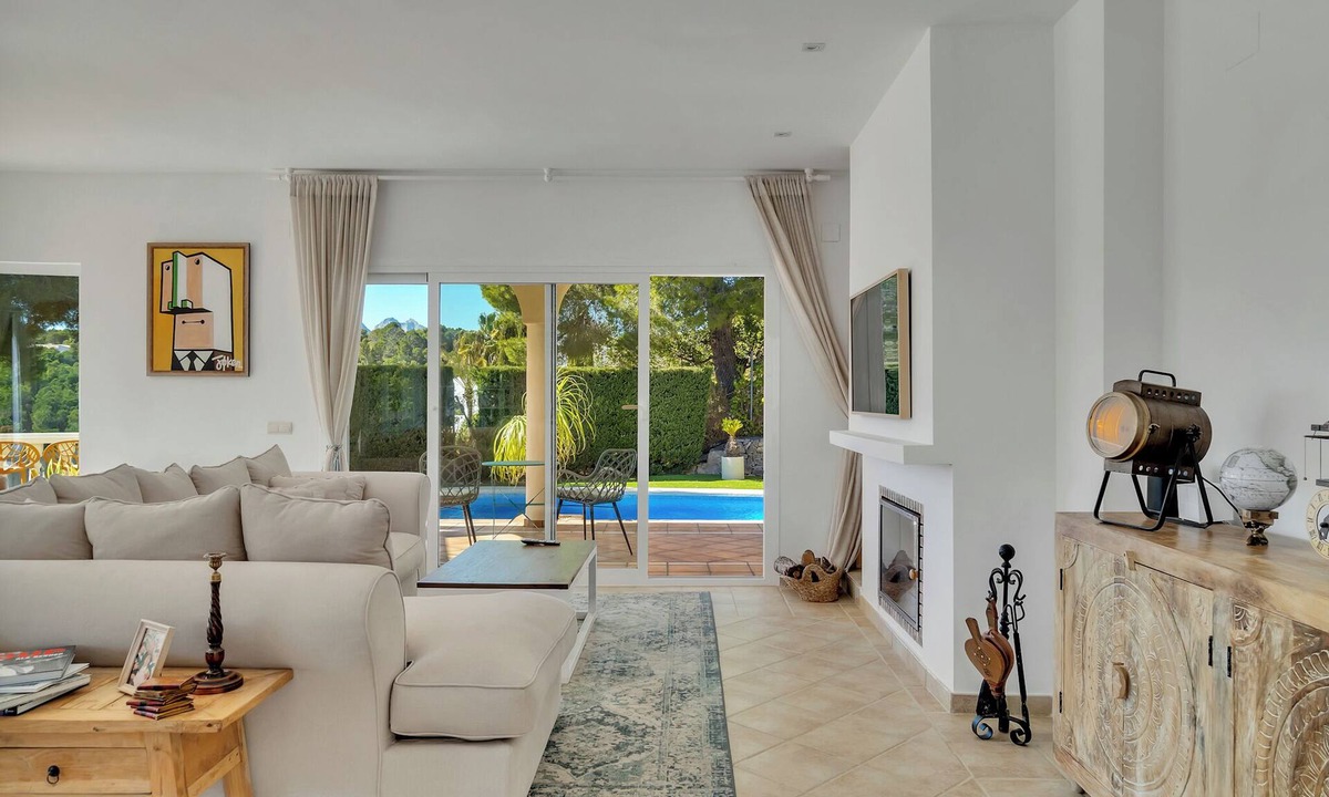 Bernia Villa | Luxury vacation villa with pool. Just 5 minutes from beach, golf and village!