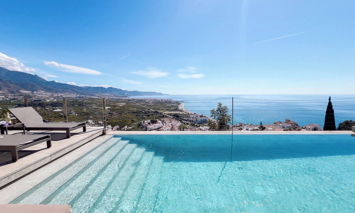 Nerja Villa | LUXURY VILLA. DISCOUNT FOR LONG STAYS. THE BEST VIEWS OF NERJA