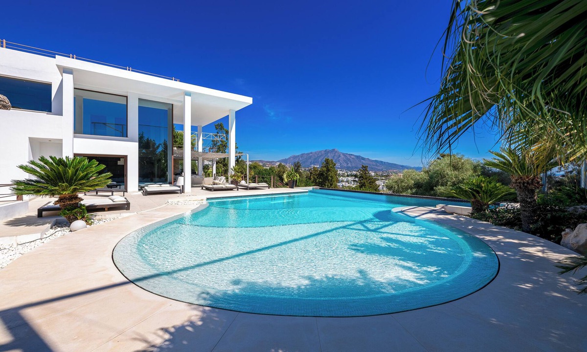New Golden Mile Villa | Luxury Villa Jacuzzi, Pool, golf, sea view 21p