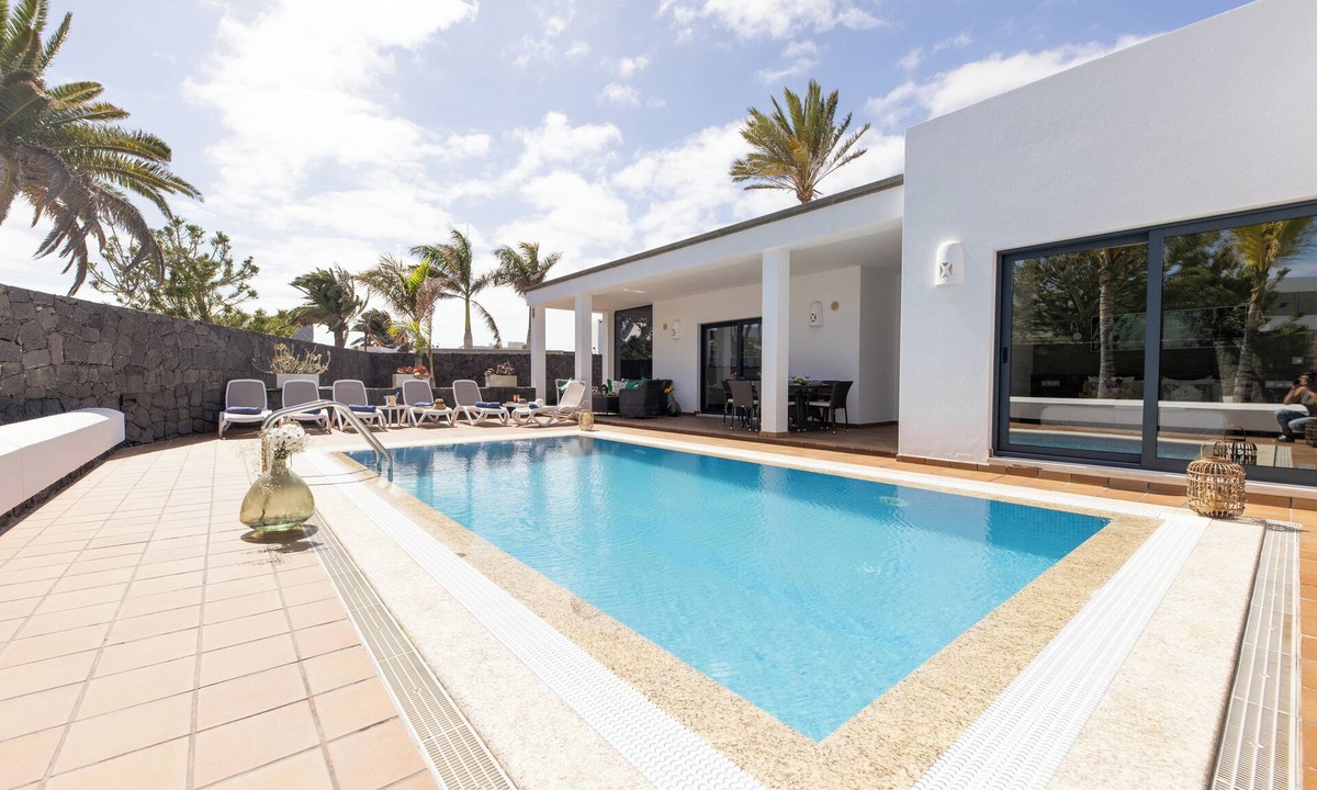 Playa Blanca Ski Chalet | Luxury villas Mamma Mía Villa A Parking & pool private