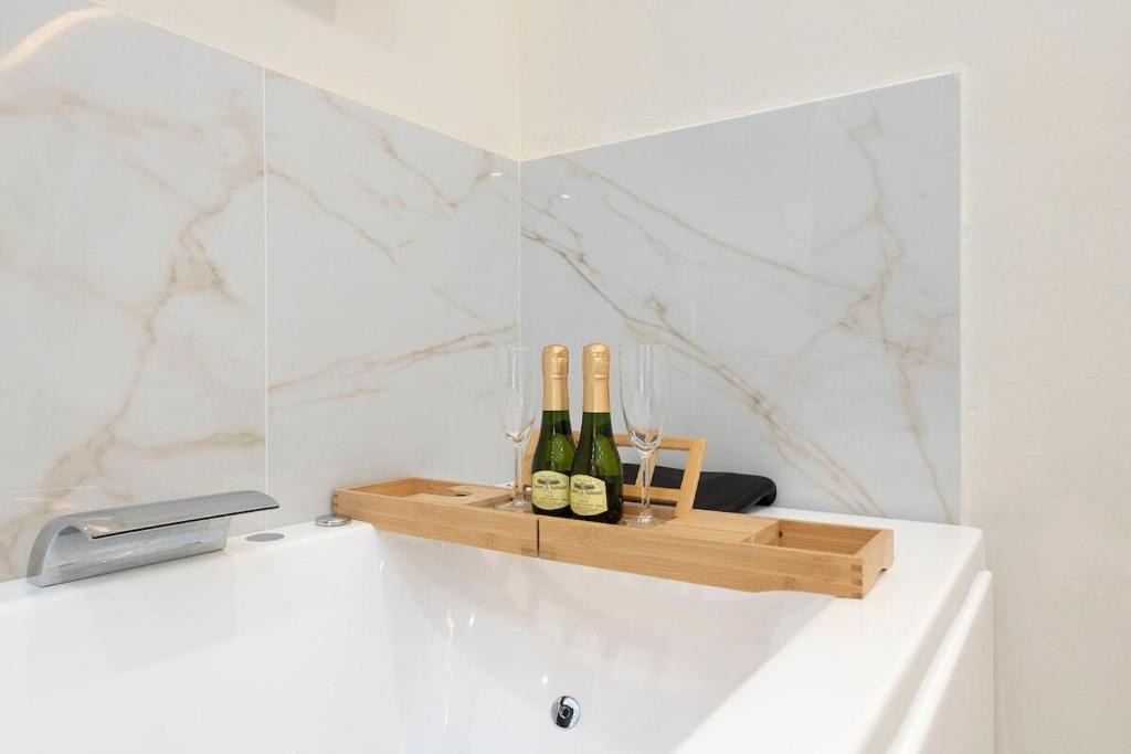 Plaza de Toros Vieja Hotel | Málaga EXCLUSIVE Apartment Jacuzzi - by N&N LUXE PROPERTIES