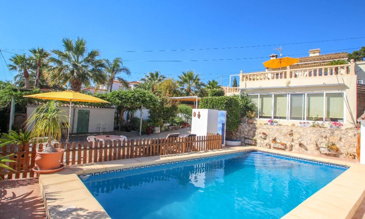San Jaime Villa | Maria - pretty holiday property with garden and private pool in Benissa