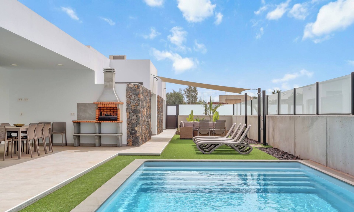 Lajares Villa | Mariposas Lajares 2, tranquility and fun.