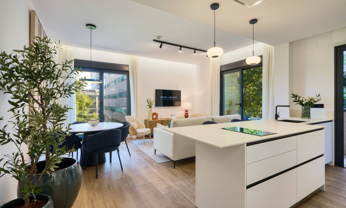 La Buhaira Apartment | Modern 2BR Apt with Terrace & Free Parking