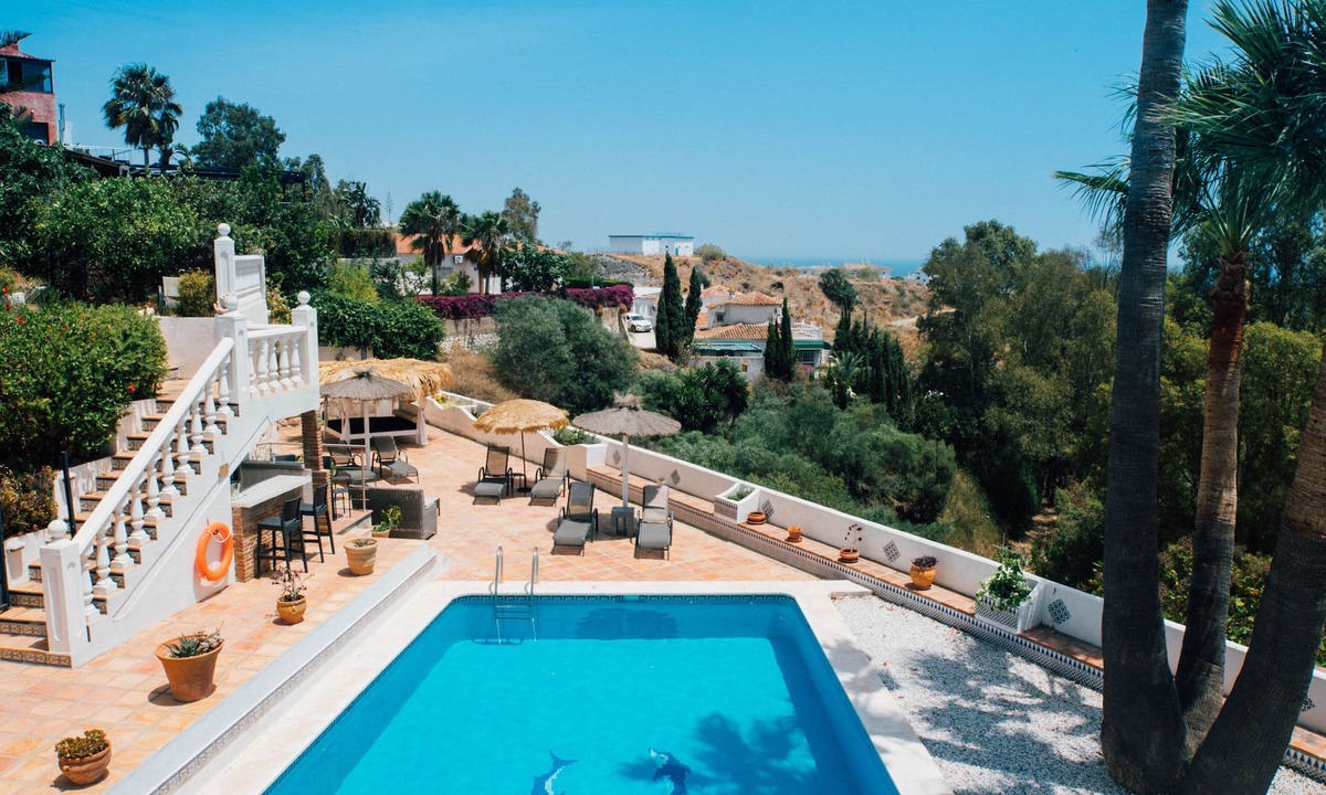 Benalmadena Villa | MODERN 5 BED VILLA - GREAT VIEWS, PRIVATE HEATED POOL, BBQ and AC