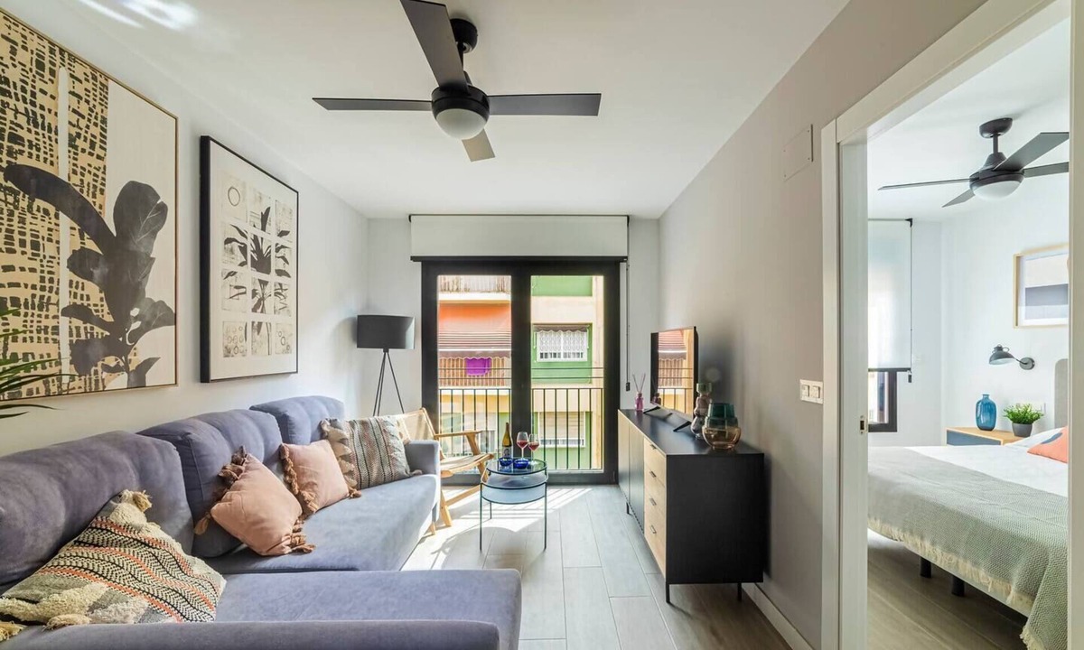 Alicante Hotel | Modern apartment 3rd floor with shared heated swimming pool