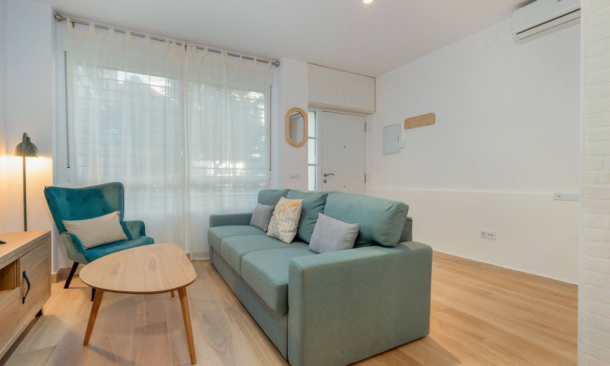 Las Huertas Apartment | Modern Refurbished Apartment near Santa Justa – Fast Wi-Fi & Comfort