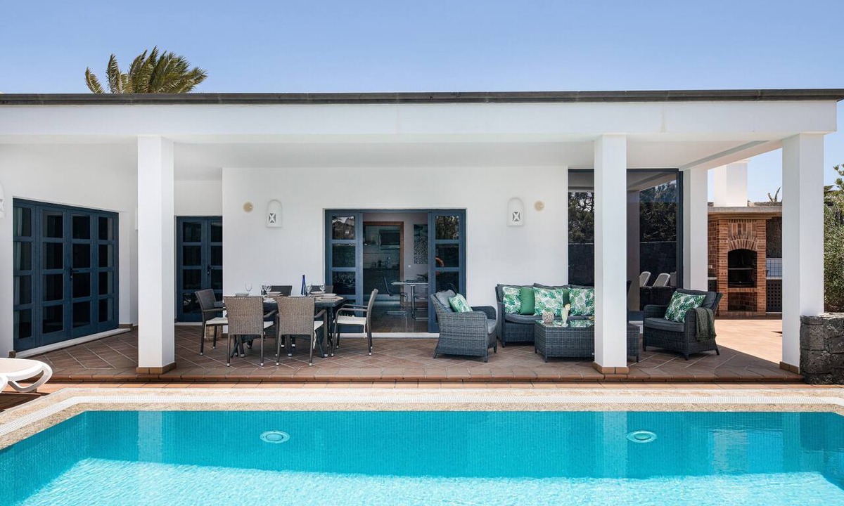 Playa Blanca Villa | Modern villa near the beach with pool, sauna, hot tub and terrace