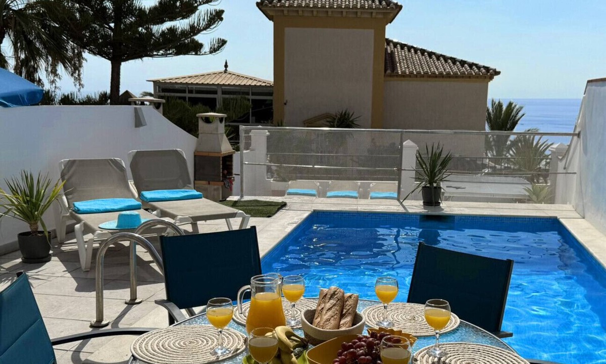 Chimenea Villa | Nerja Paradise Rentals - Villa Azalea