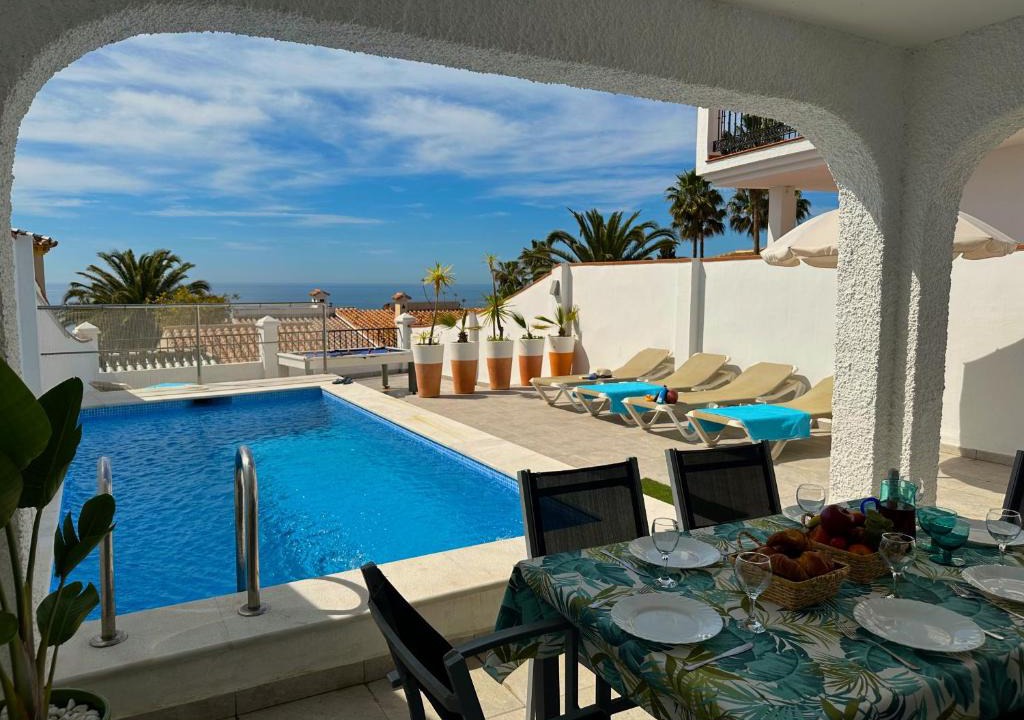 Chimenea Villa | Nerja Paradise Rentals - Villa Dos Ardillas