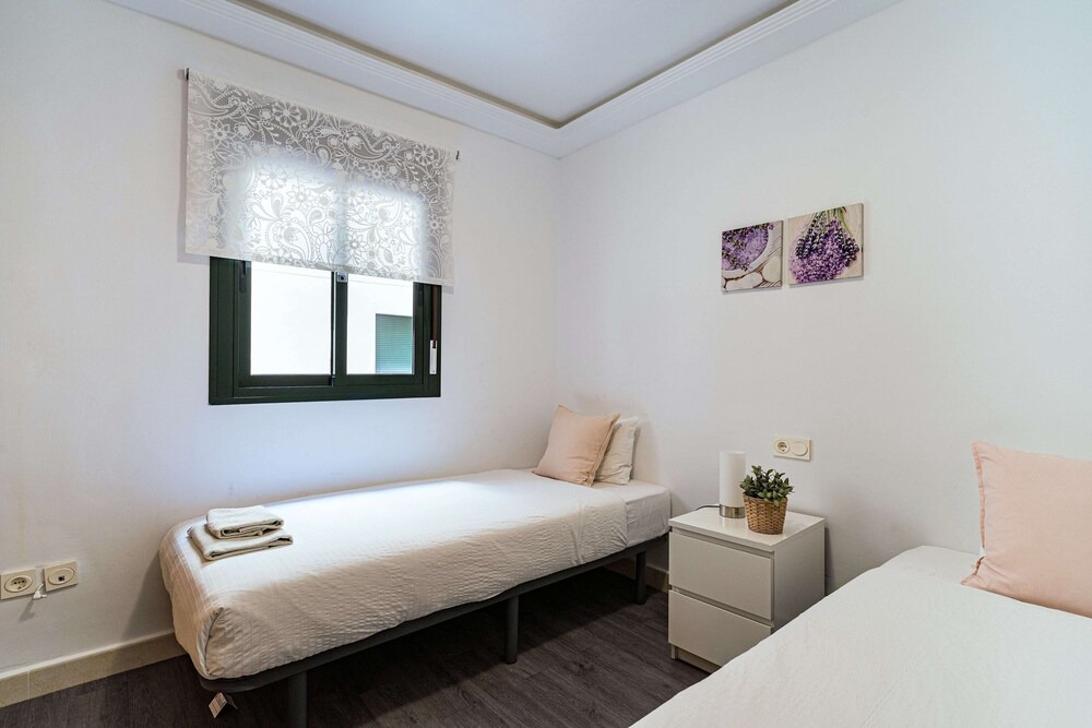 Nerja Apartment | Nerja town center - 250 meters from the beach - WIFI - UK TV - air conditioning - 2 bedrooms