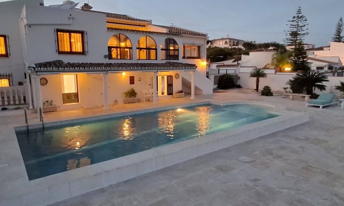 Puerto de la Duquesa Villa | NEW FINCA BOHO CHIC amazing SEA VIEW - 5 Bedrooms