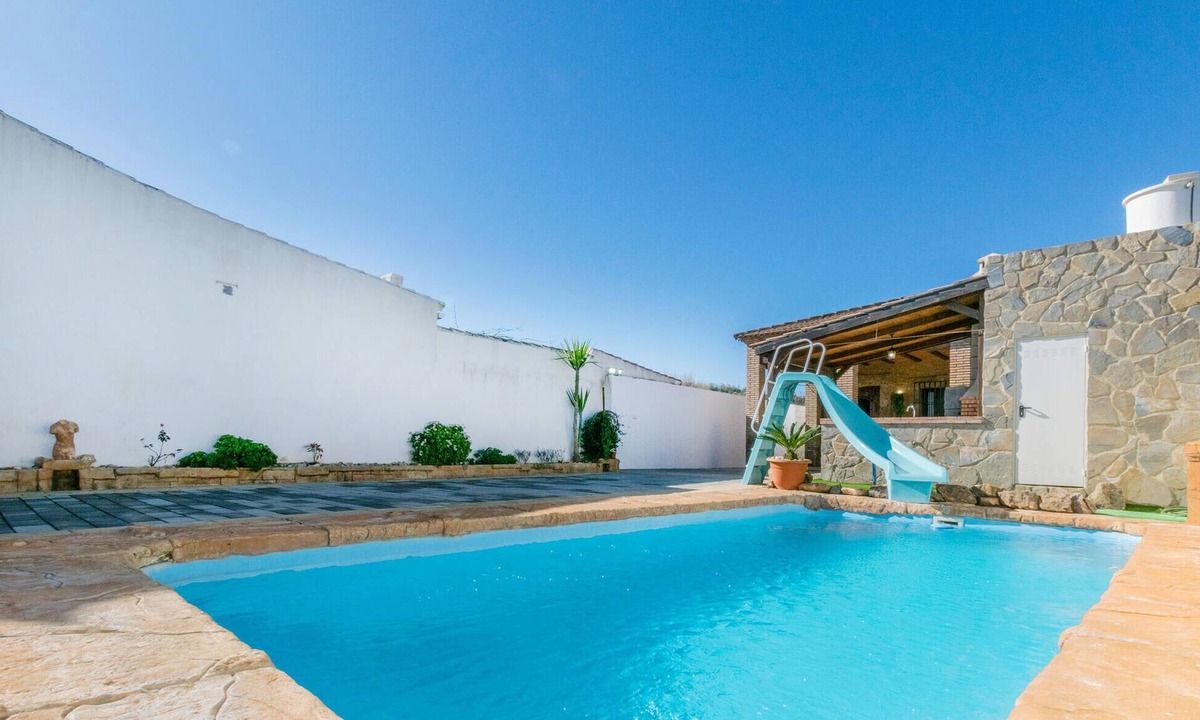 Casariche House | Nice home in Casariche