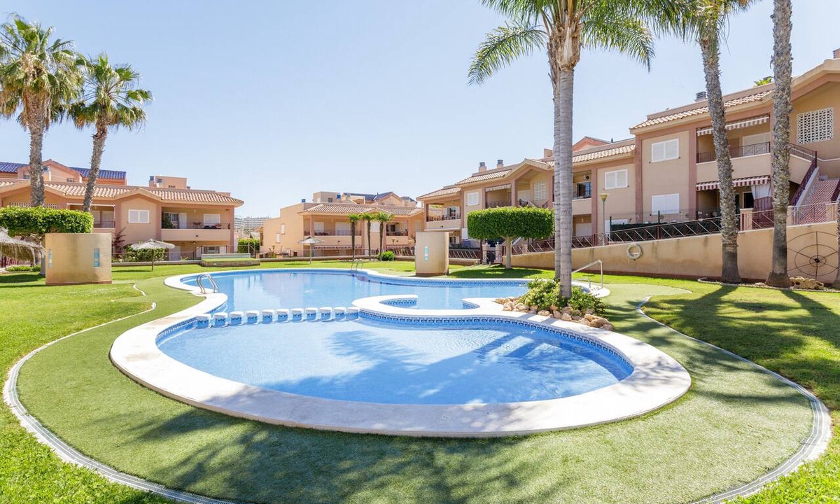 Los Arenales del Sol Apartment | 'Nomad House' Apartment with Shared Pool, Wi-Fi, and Air Conditioning