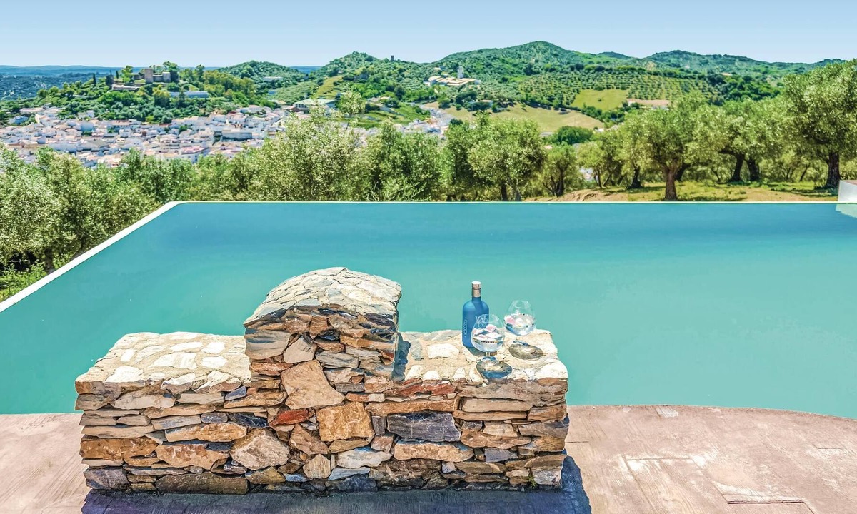 Constantina House | On a small hill in the mountains of Constantina, you will find this lovely vacation finca with a spe
