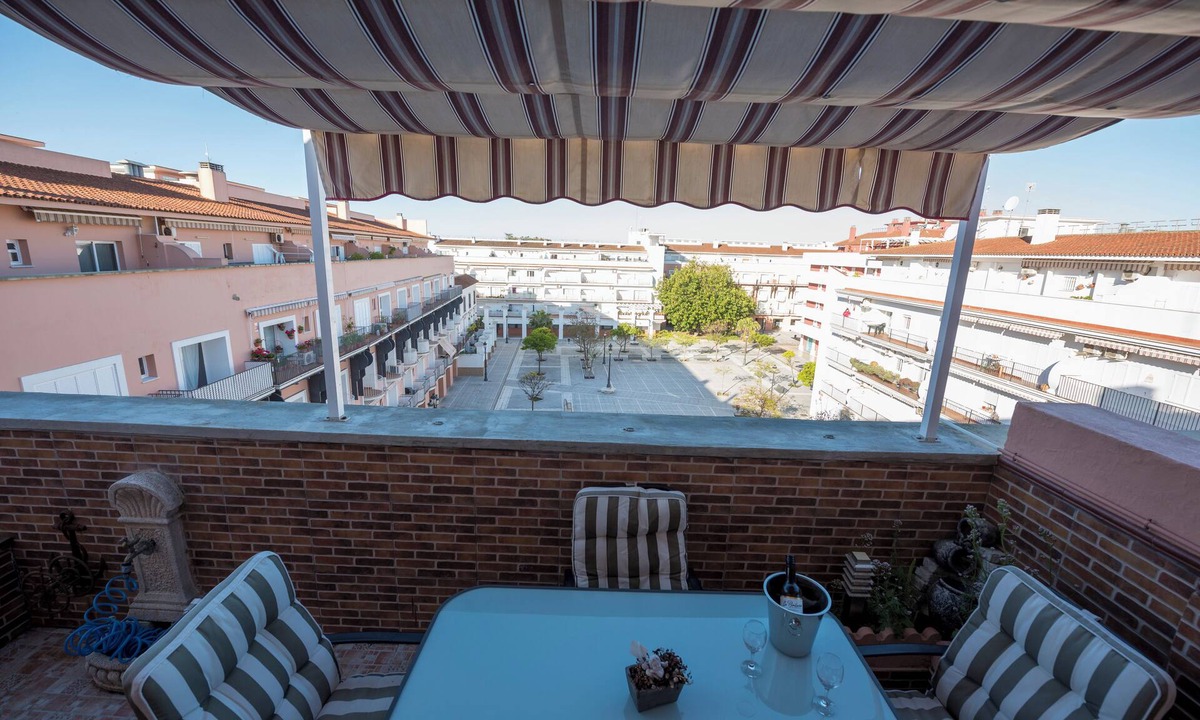 Sanlucar de Barrameda Apartment | Penthouse with Large Terrace and Square Views · Parking Included