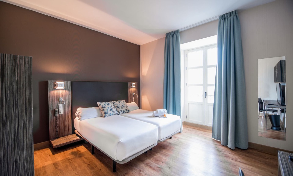 San Bartolome Hotel | Petit Palace Santa Cruz