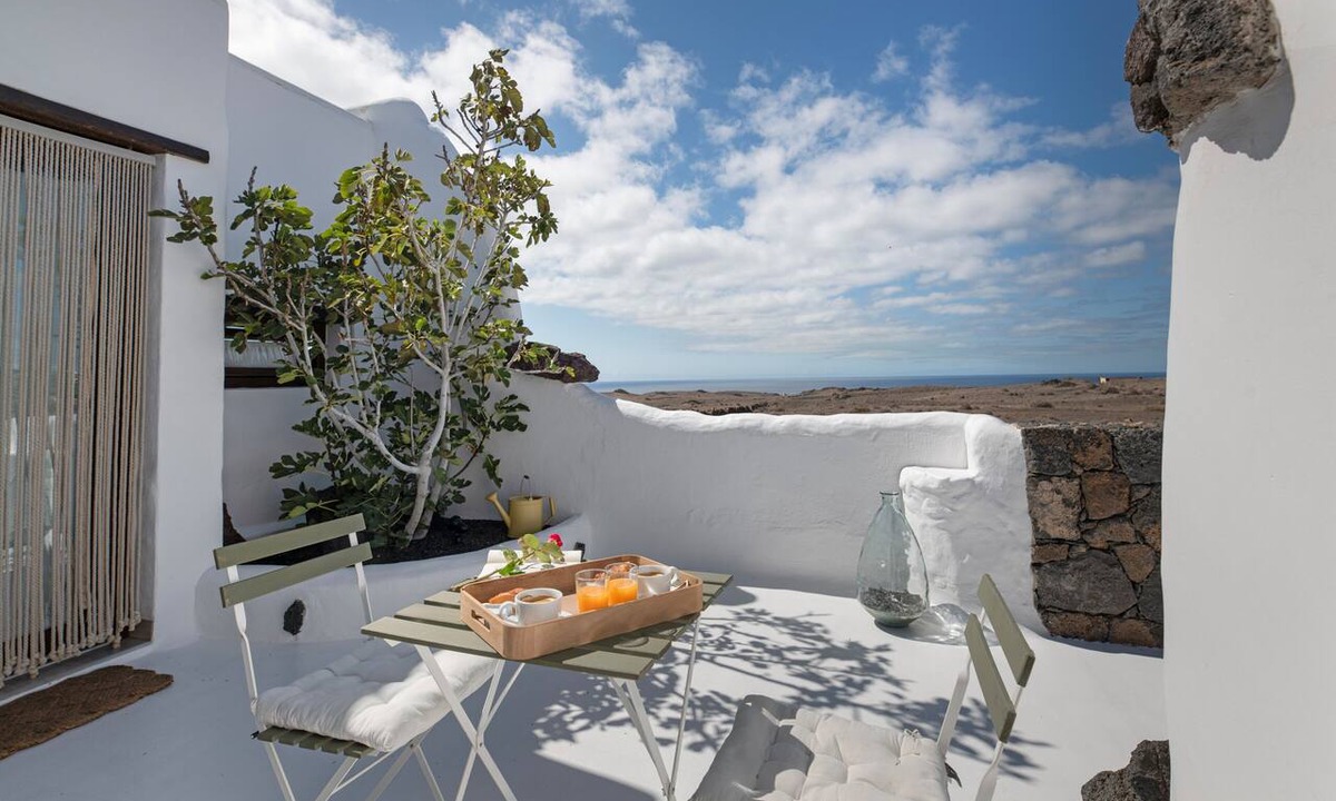 Arrecife Apartment | 'Pitaya Apartment' Studio with Sea Views, Wi-Fi and Air Conditioning