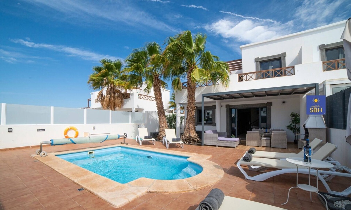Playa Blanca Villa | Playa Blanca Property with private pool, 5 minute drive from Marina Rubicon