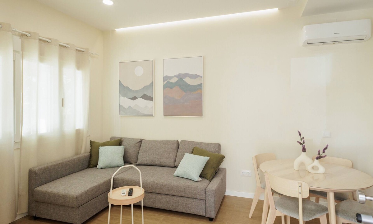 Huerta de Santa Teresa Apartment | Private Jacuzzi Apartment in Central Seville – 4 Guests
