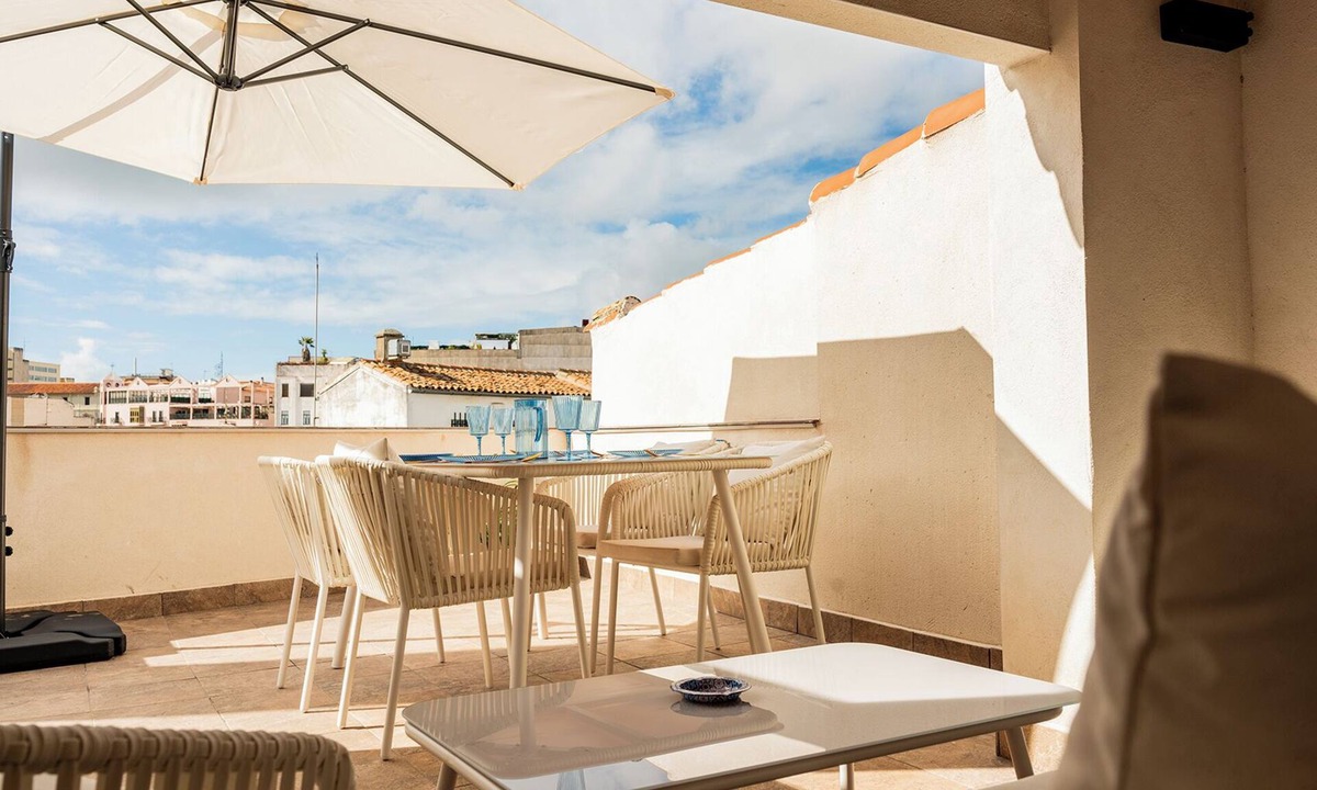 Distrito Centro-Casco-Antiguo Apartment | Qazris Suites