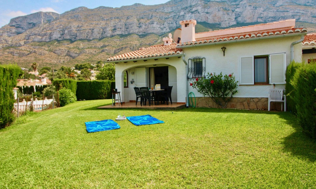 Denia Ski Chalet | Quiet Townhouse with views Finca Paris CP