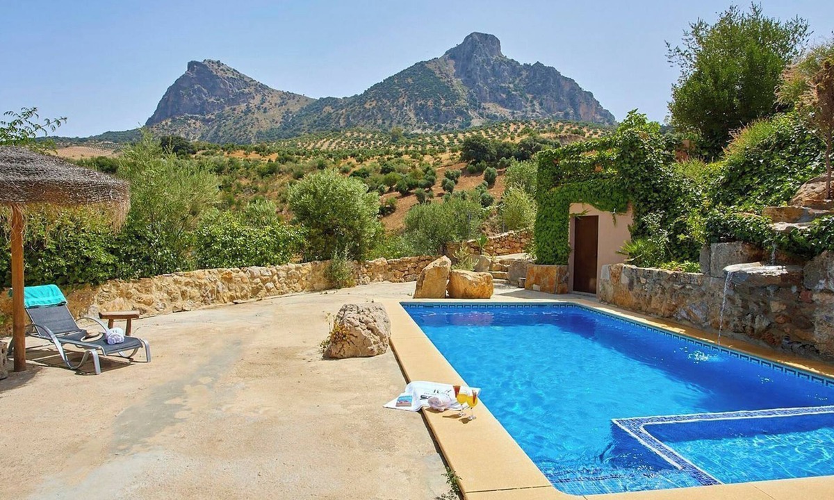 El Gastor Villa | Refugio La Sima El Gastor by Ruralidays