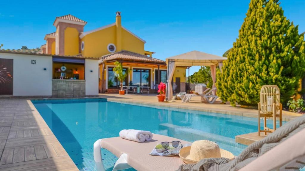 Puente Genil House | Residencial Las Torrecillas Casa 15 Puente Genil by Ruralidays