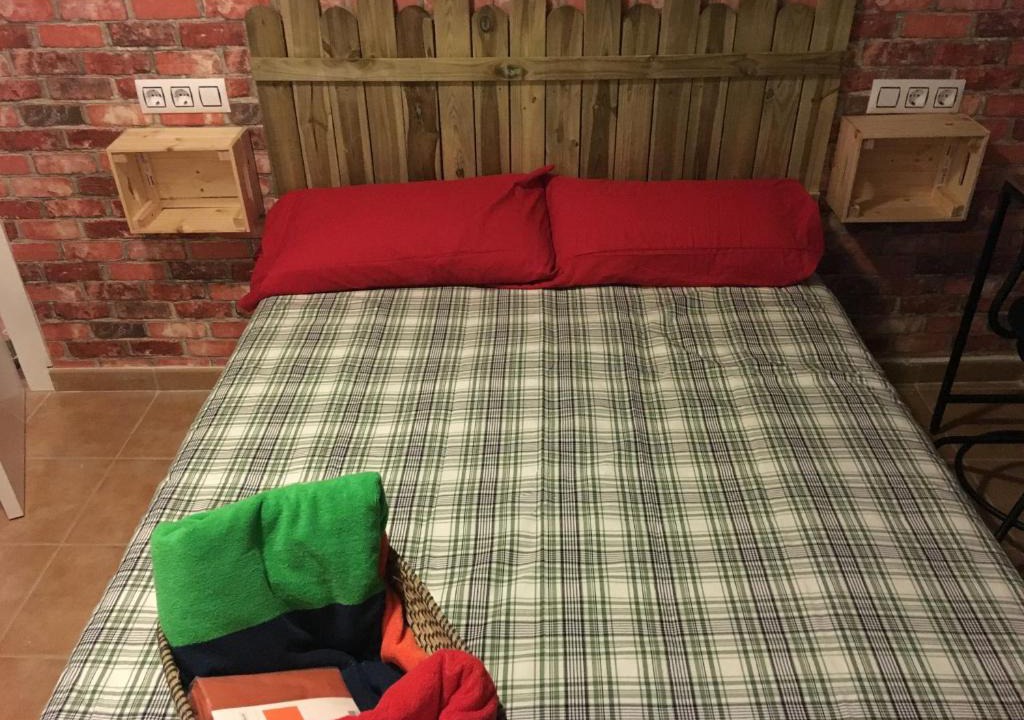 La Linea de la Concepcion House | Room in a shared apartment touching the border :)