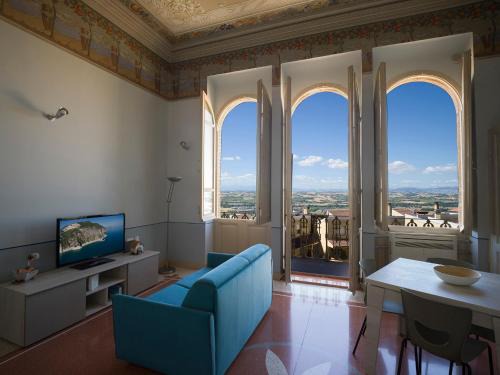 Castelfidardo Apartment | ROSSO DI SERA