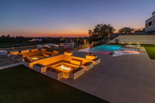 Jerez de la Frontera Apartment | Royal Luxury Apartment with Private Infinity Pool, Hydromassage Area & Fireplace