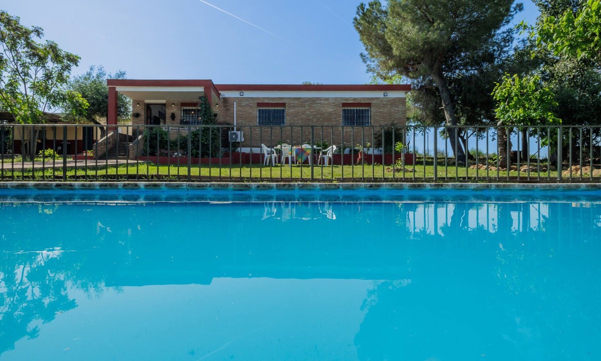 Carmona Cottage | Rural House 'Villa Manolita' with Private Pool, Wi-Fi and Air Conditioning