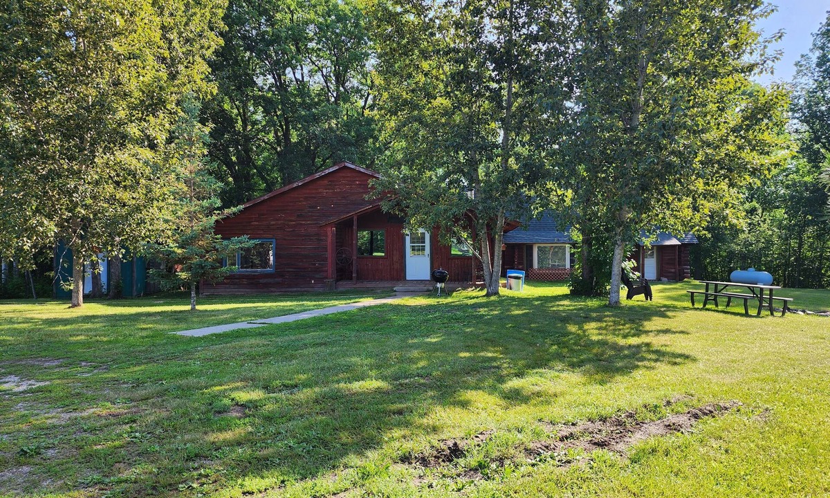 Hackensack Cabin | Rustic Cabin Hyde-A-Way