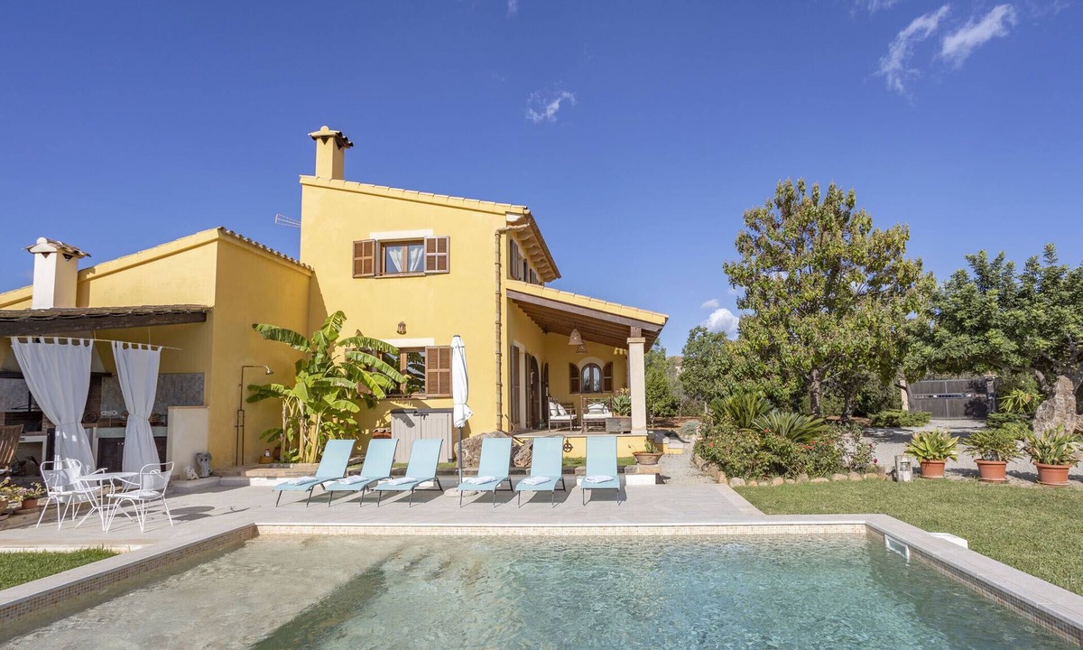 Inca Villa | Rustic property with 3 bedrooms, 2 bathrooms, pool and barbecue.