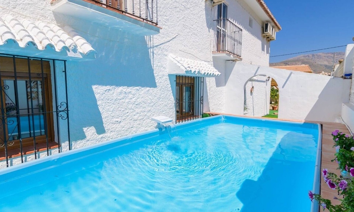 Alcaucin Villa | Sierra Tejeda - Patio Naranjos Alcaucín by Ruralidays